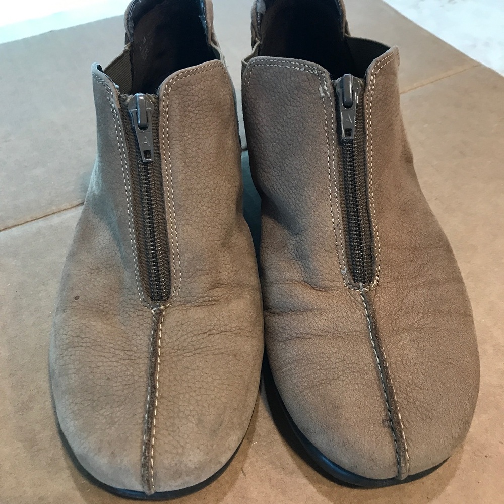 Aerosoles Leather zip up shoes
